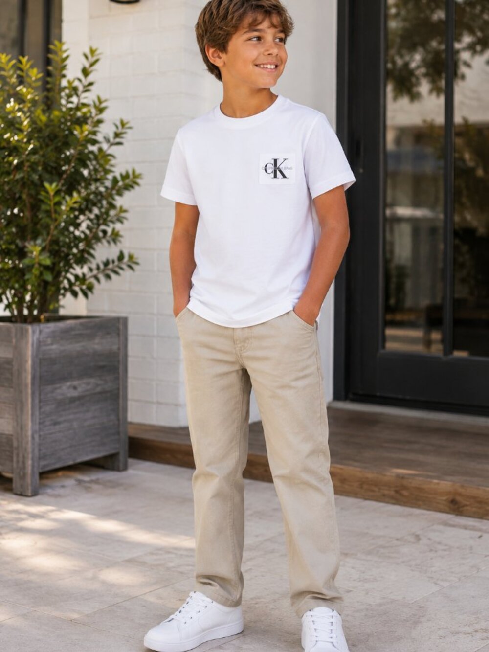 White Monogram Logo Pocket T-Shirt Tee Size M 10-12 NWT Calvin Klein Jeans Boys